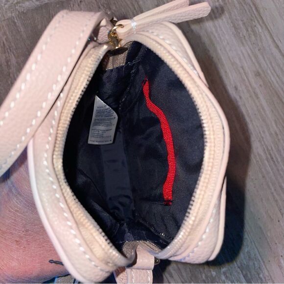 Andrea ii Phone Crossbody Bag
TOMMY HILFIGER Blush Tonal - Picture 3 of 10